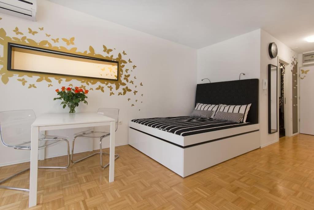 Gorgeous Central Flat With Garage Ljubljana Bagian luar foto