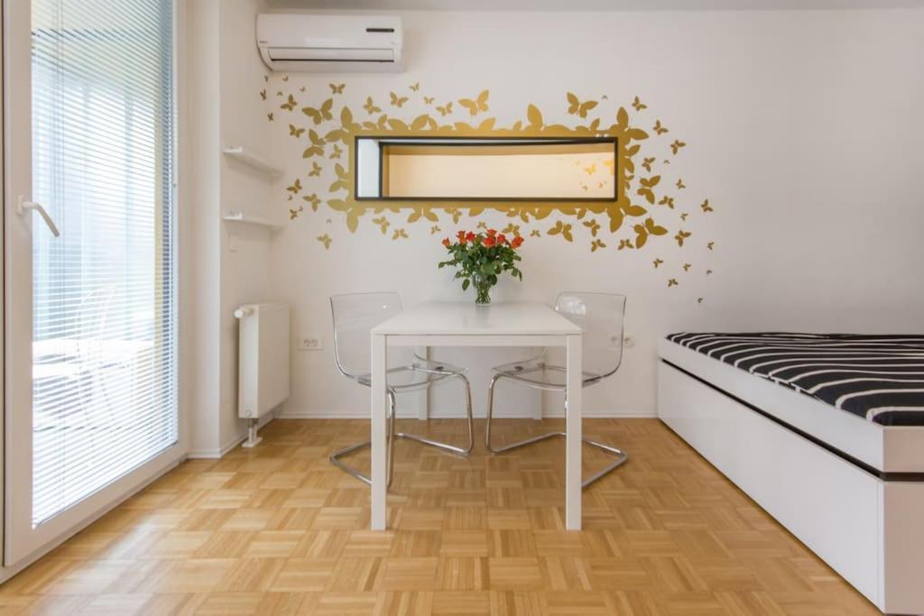 Gorgeous Central Flat With Garage Ljubljana Bagian luar foto