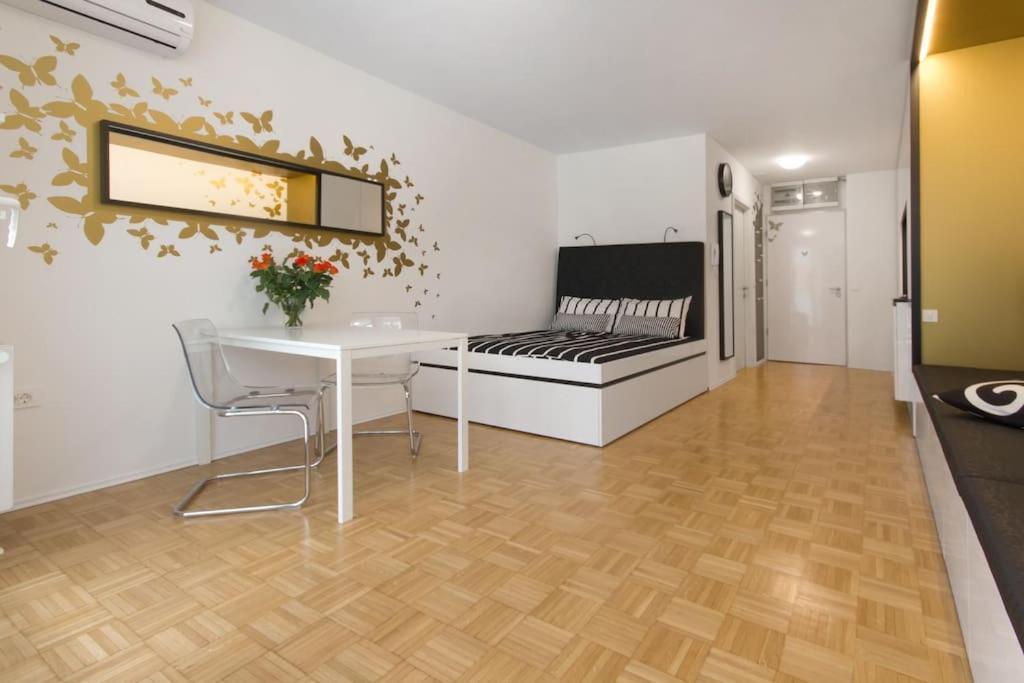Gorgeous Central Flat With Garage Ljubljana Bagian luar foto